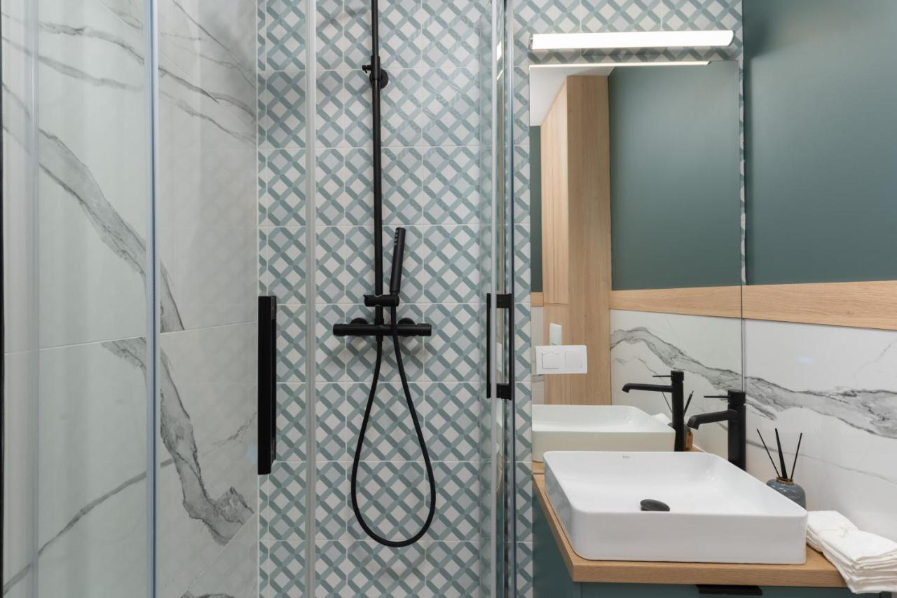 Smart Apartments - Old Town & Main Train Station - By Upstairs Krasków Εξωτερικό φωτογραφία